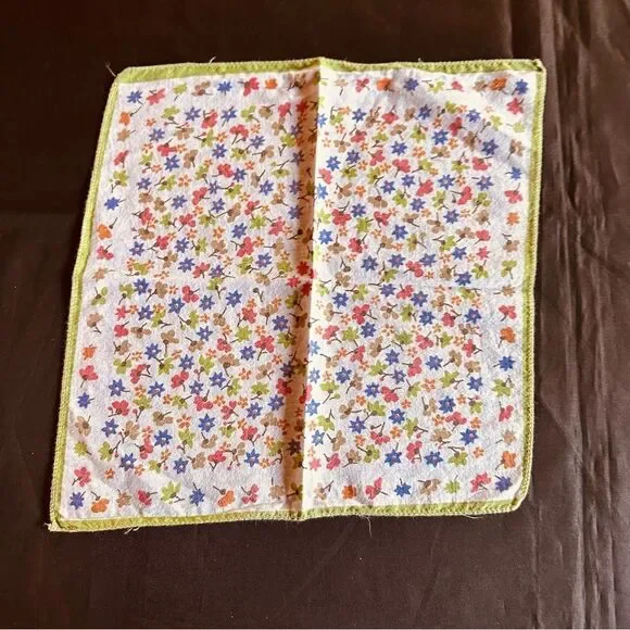 Vintage 60s Floral Handkerchiefs with Green Trim set of 3. - Picture 4 of 6